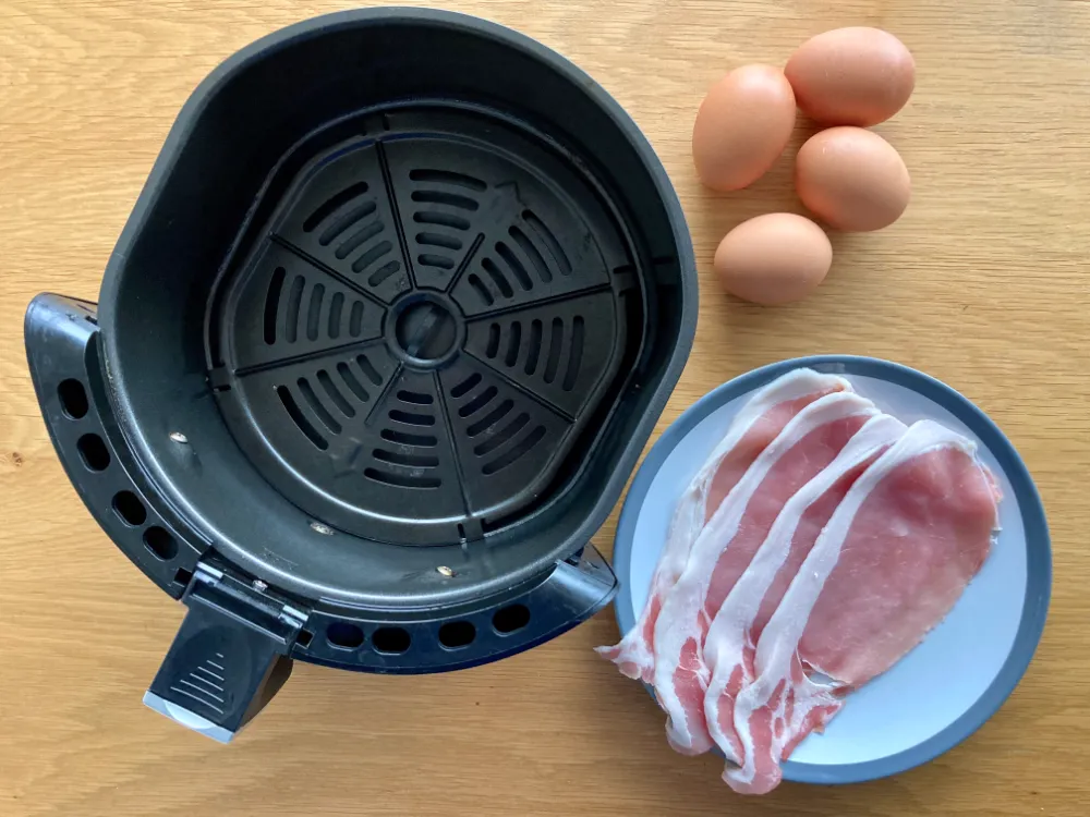 Bacon and eggs for air frying