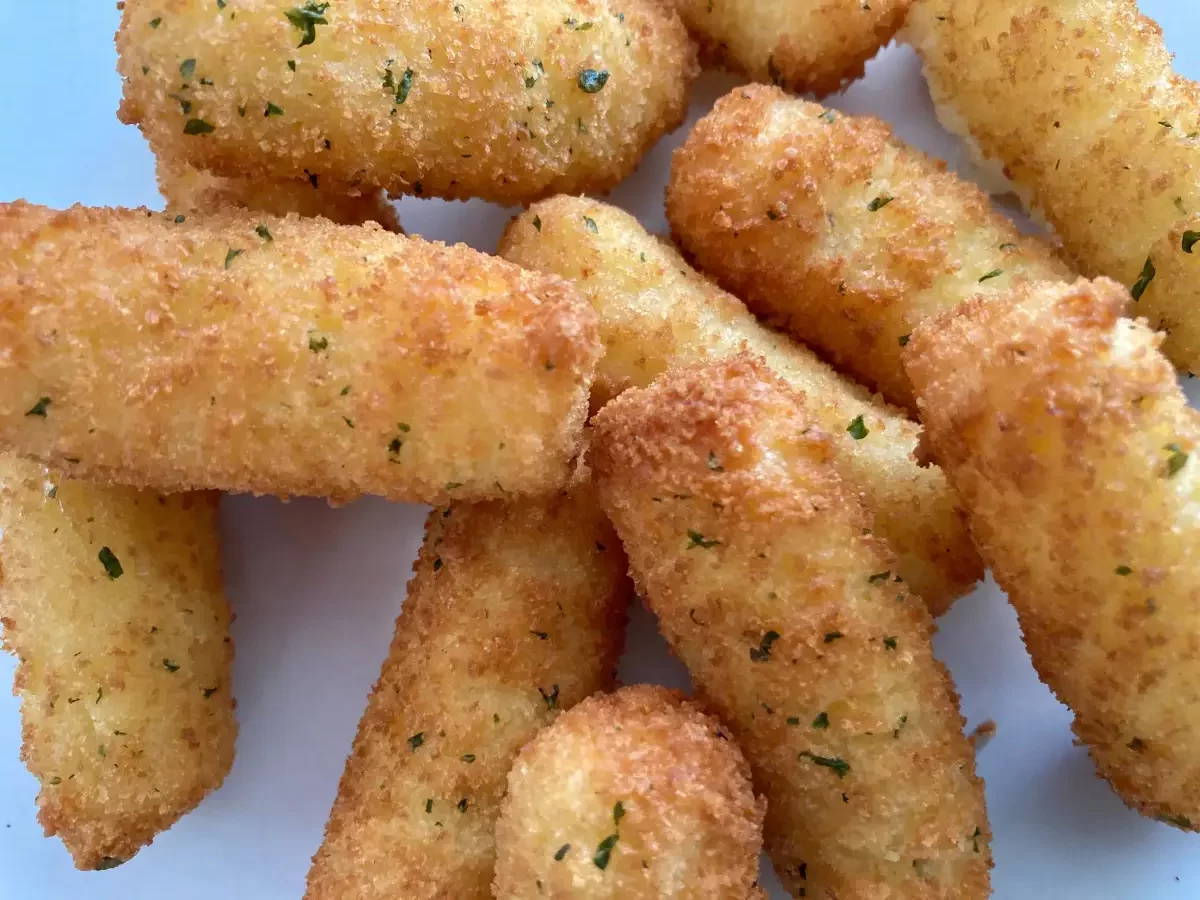 air fried mozzarella cheese sticks